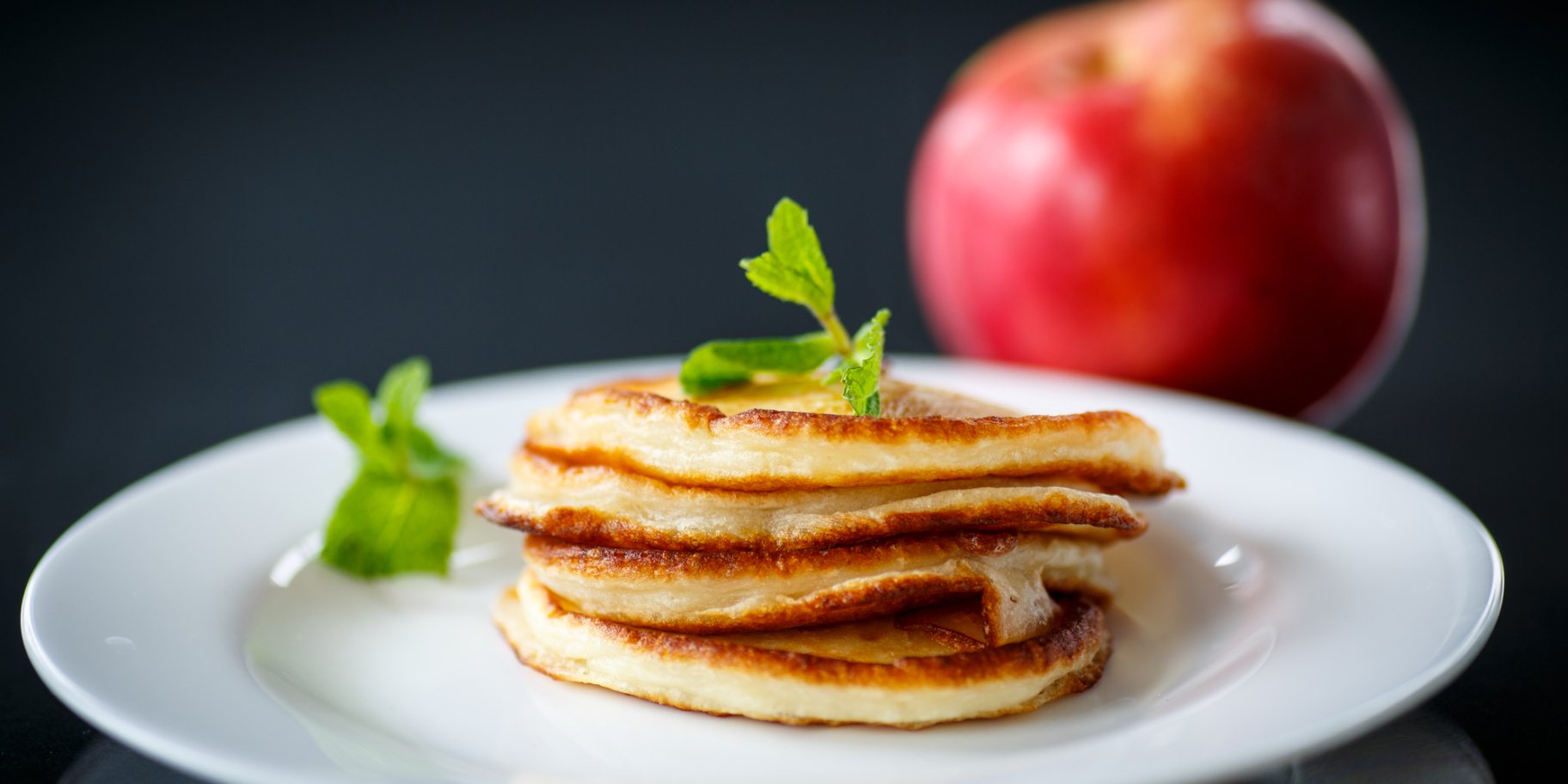 Оладки з яблуками