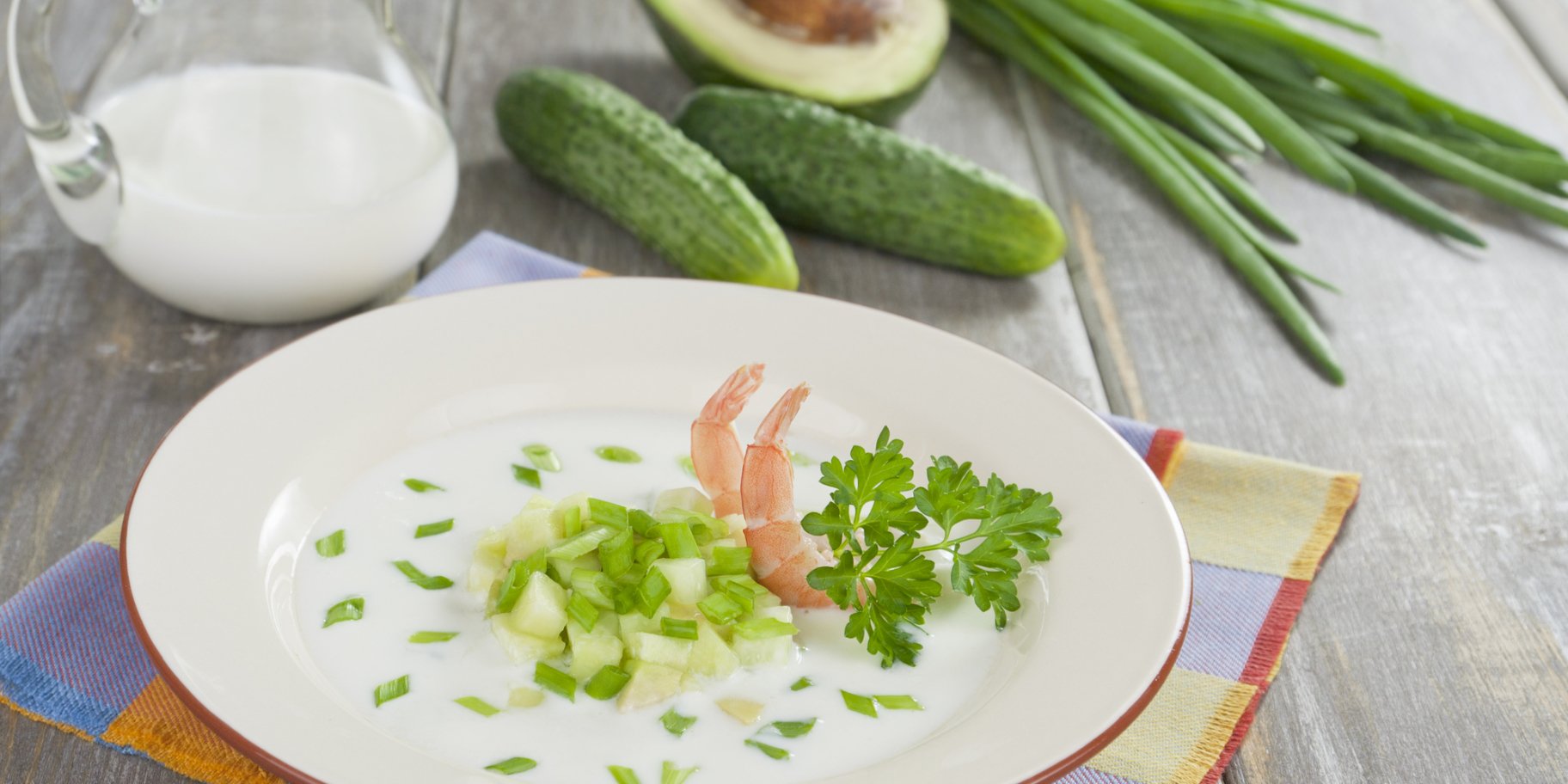 Окрошка з креветками і айраном