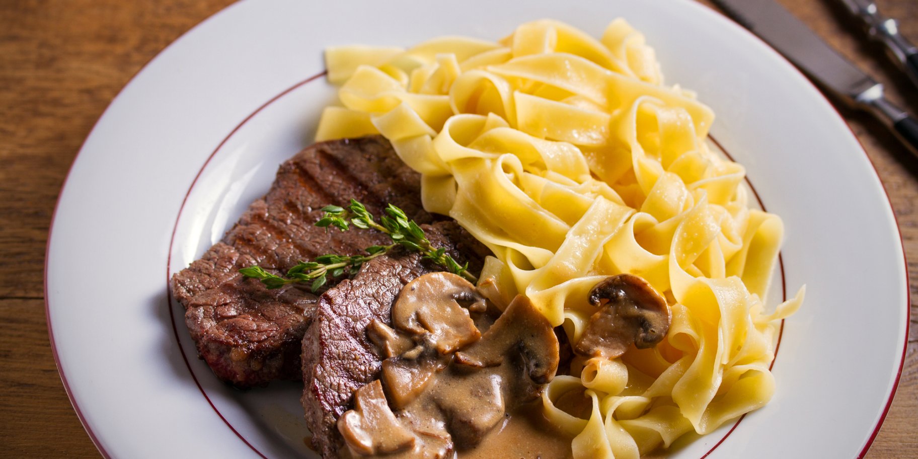 Яловичі стейки у маринаді