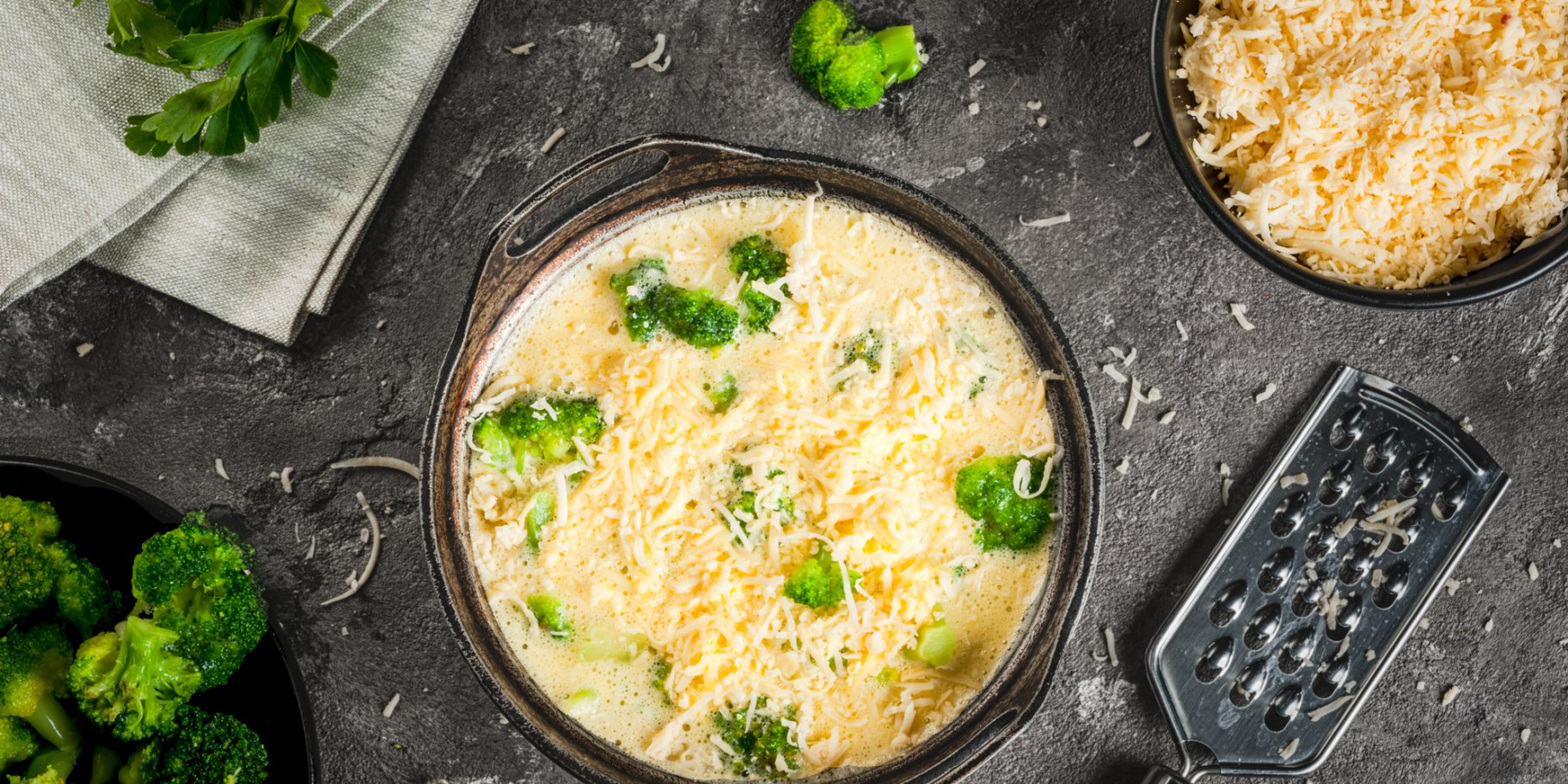 Брокколи под сыром в белом соусе