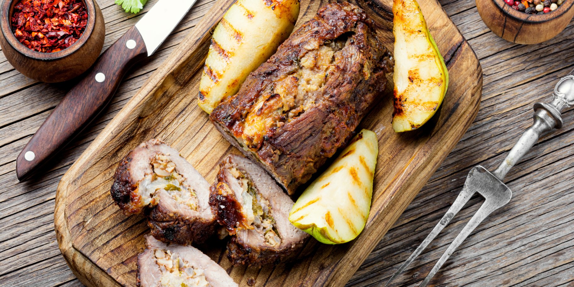 Мясной рулет с кукурузой и сыром