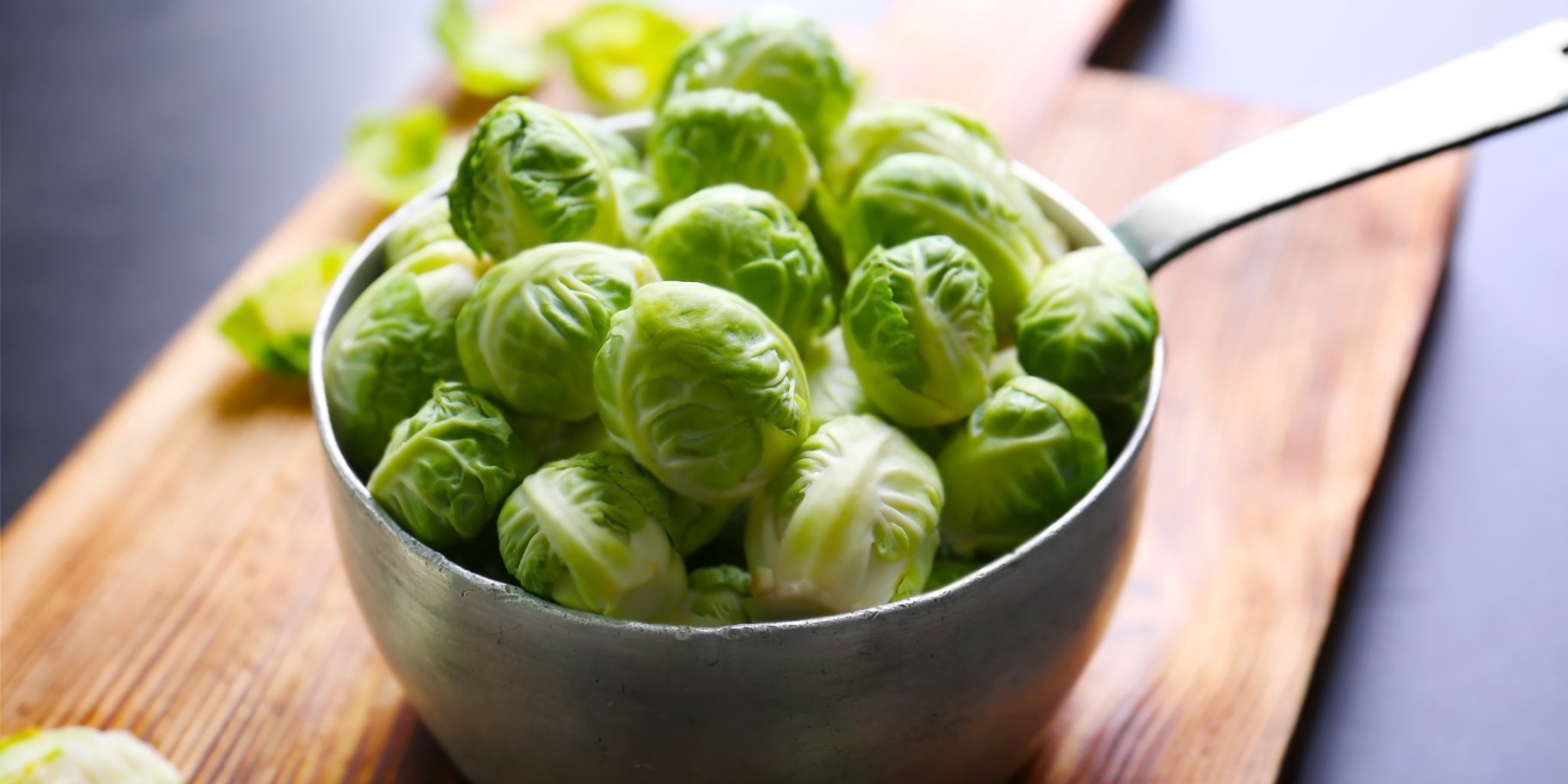 брюссельска капуста в каструльці