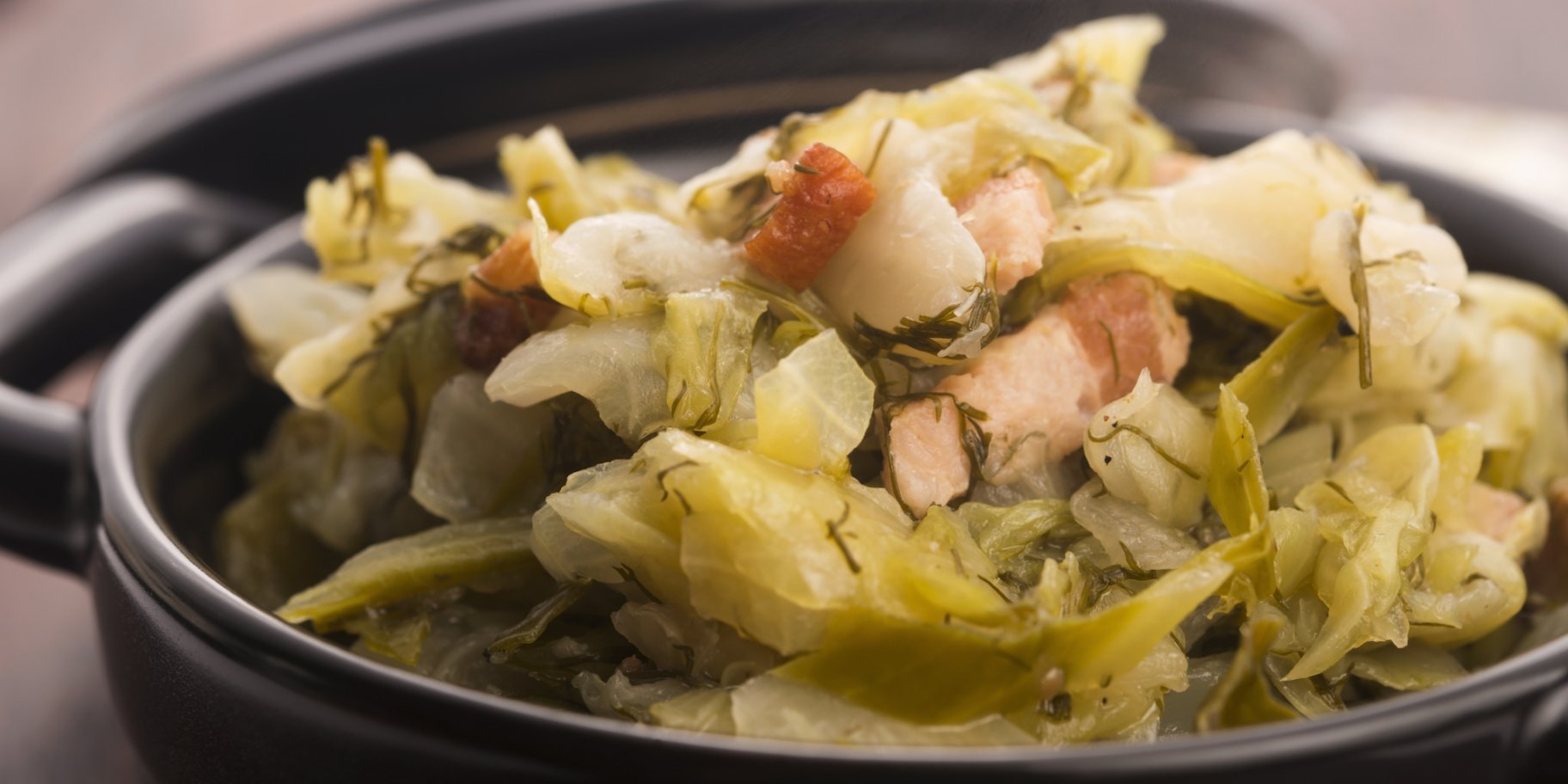 Тушкована молода капуста