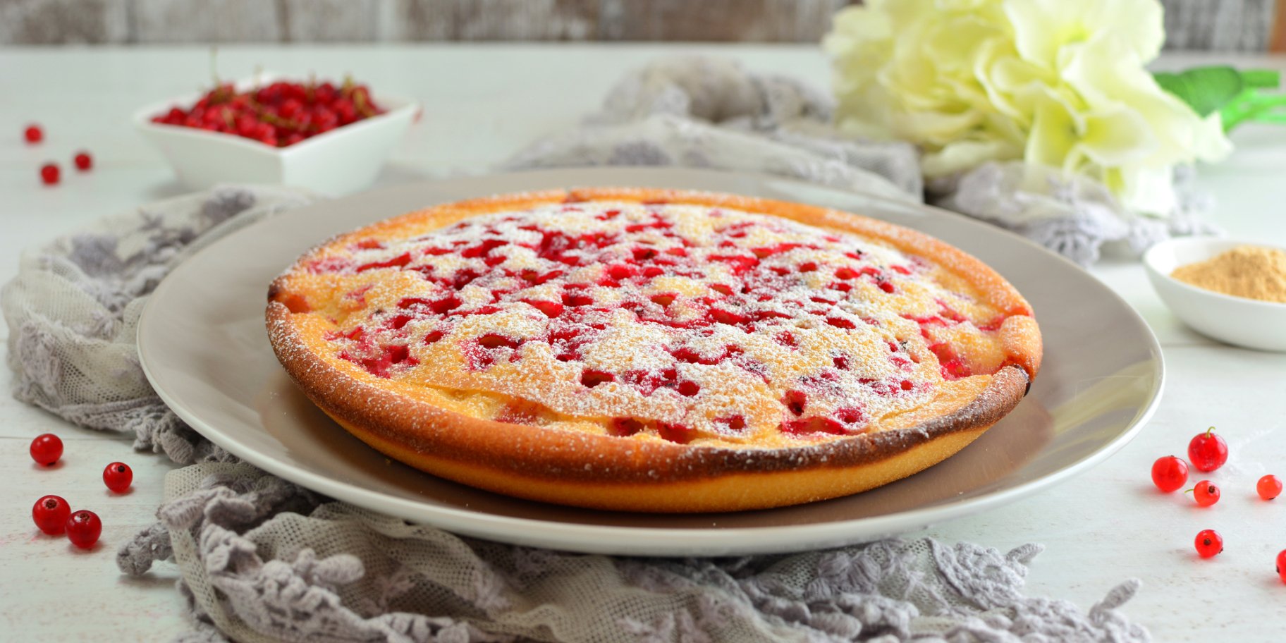 Пиріг з червоною порічкою