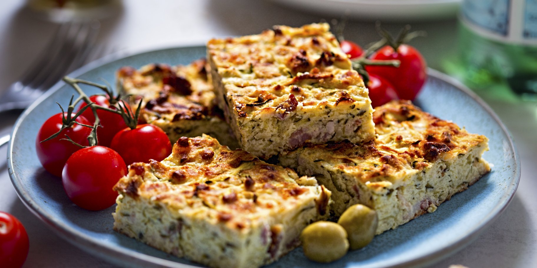 Фритата з овочами та беконом