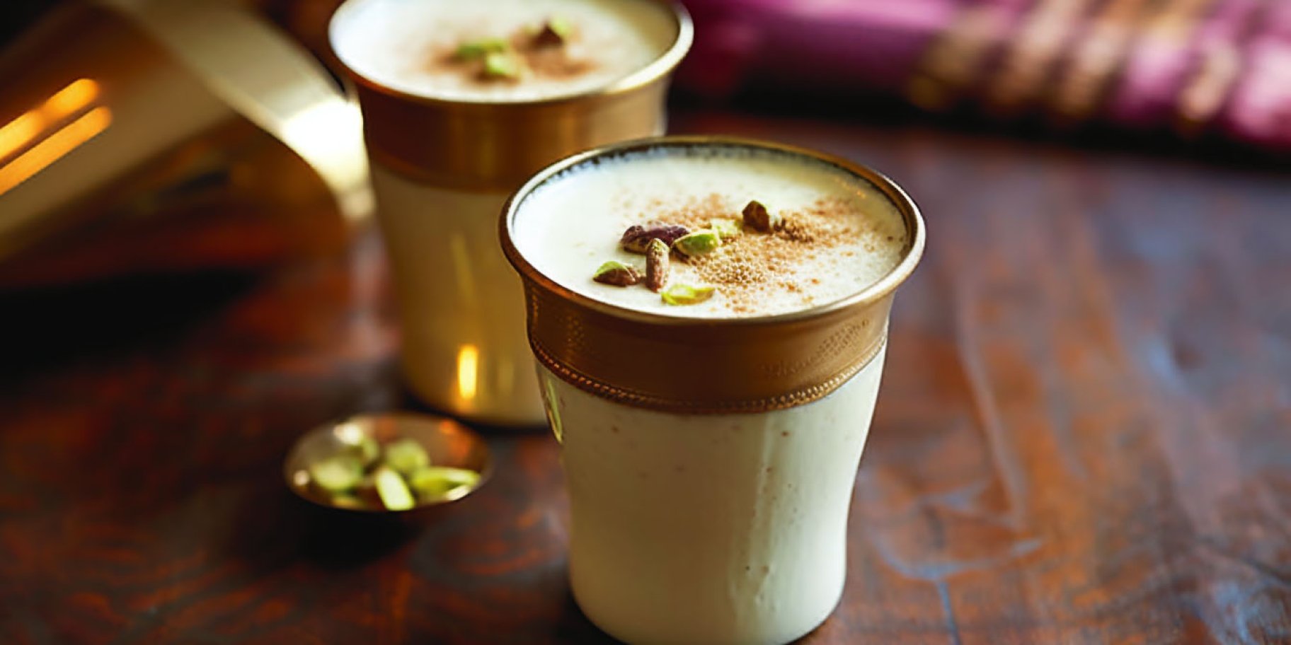 Молоко з мигдалем і фісташками