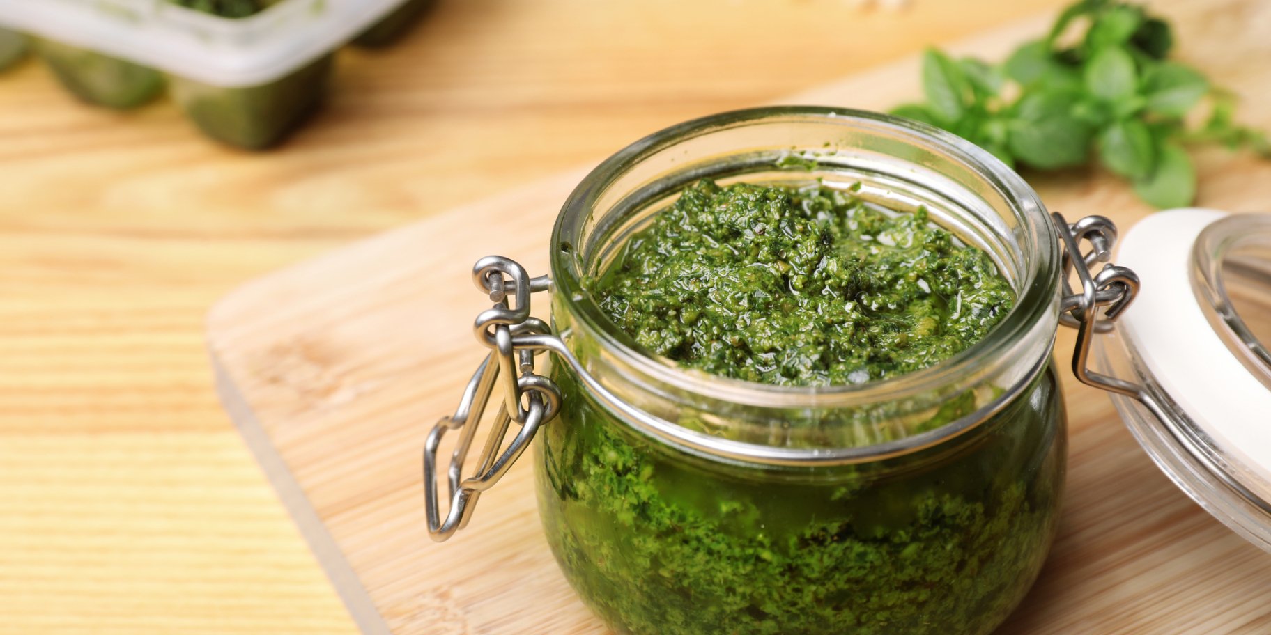 Чатные с мятой, кинзой и семенами чиа