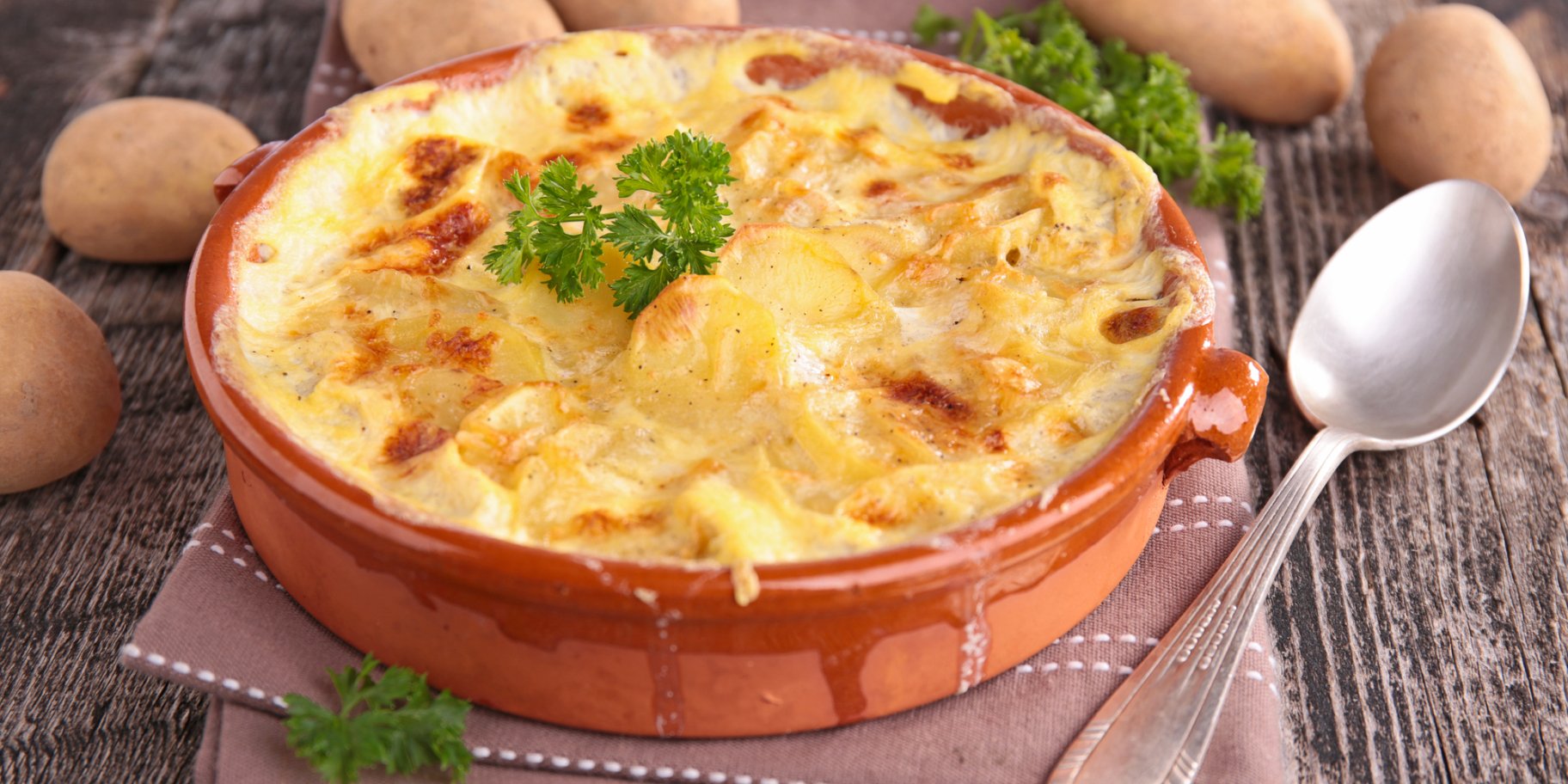 Запіканка з фаршем, картоплею і грибами