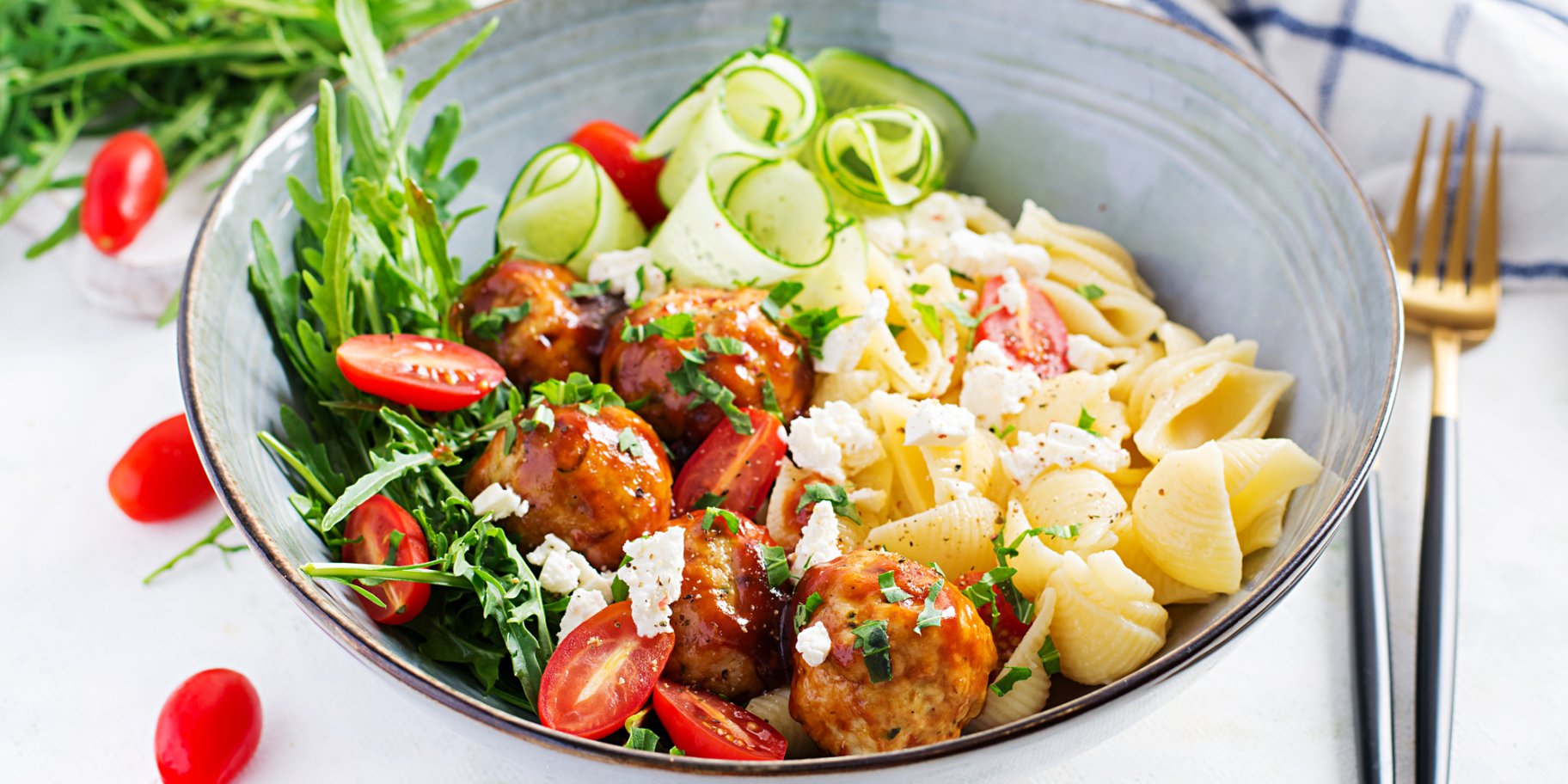 Овочевий салат з м’ясними кульками