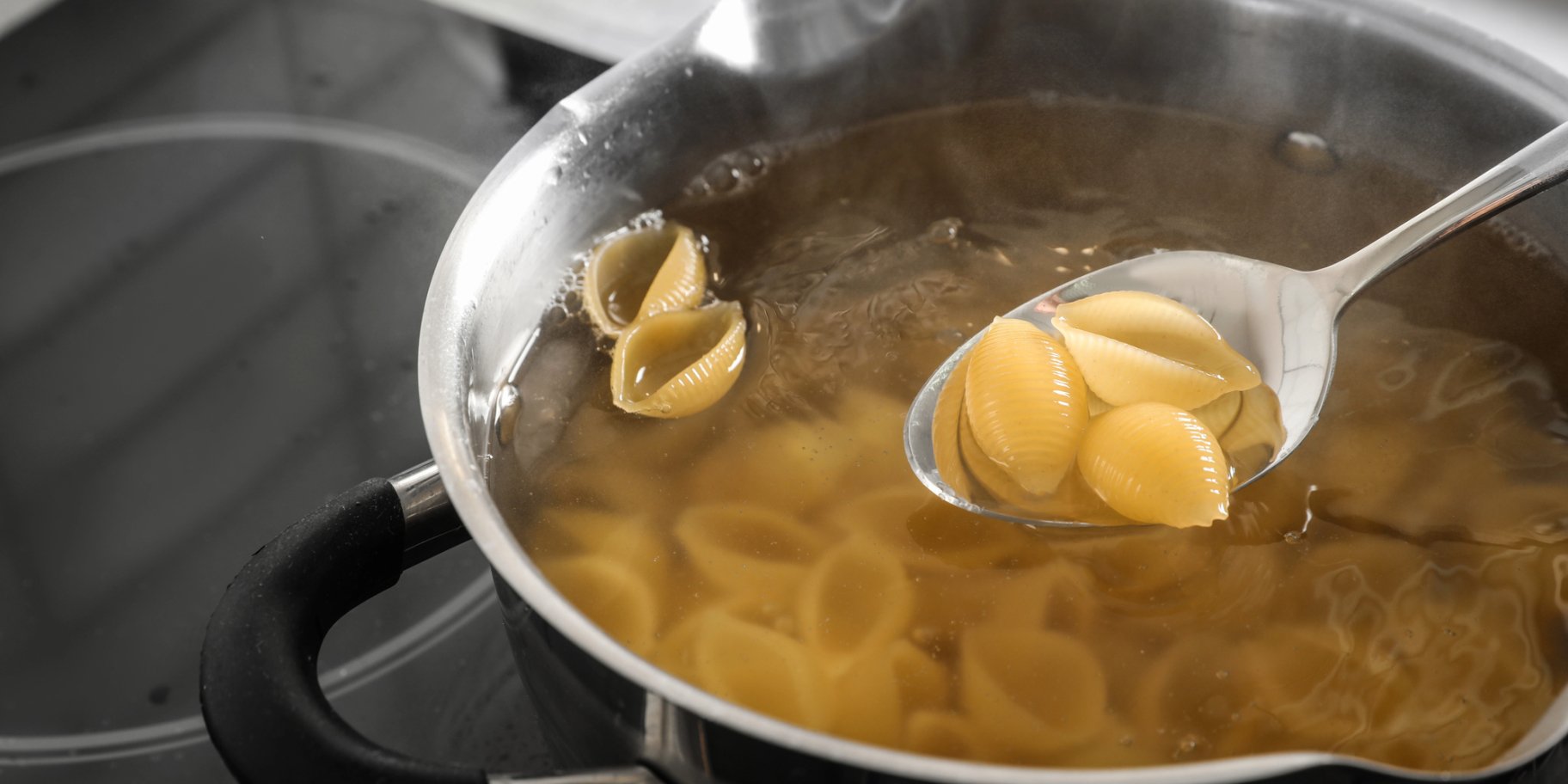 Скільки варити макарони