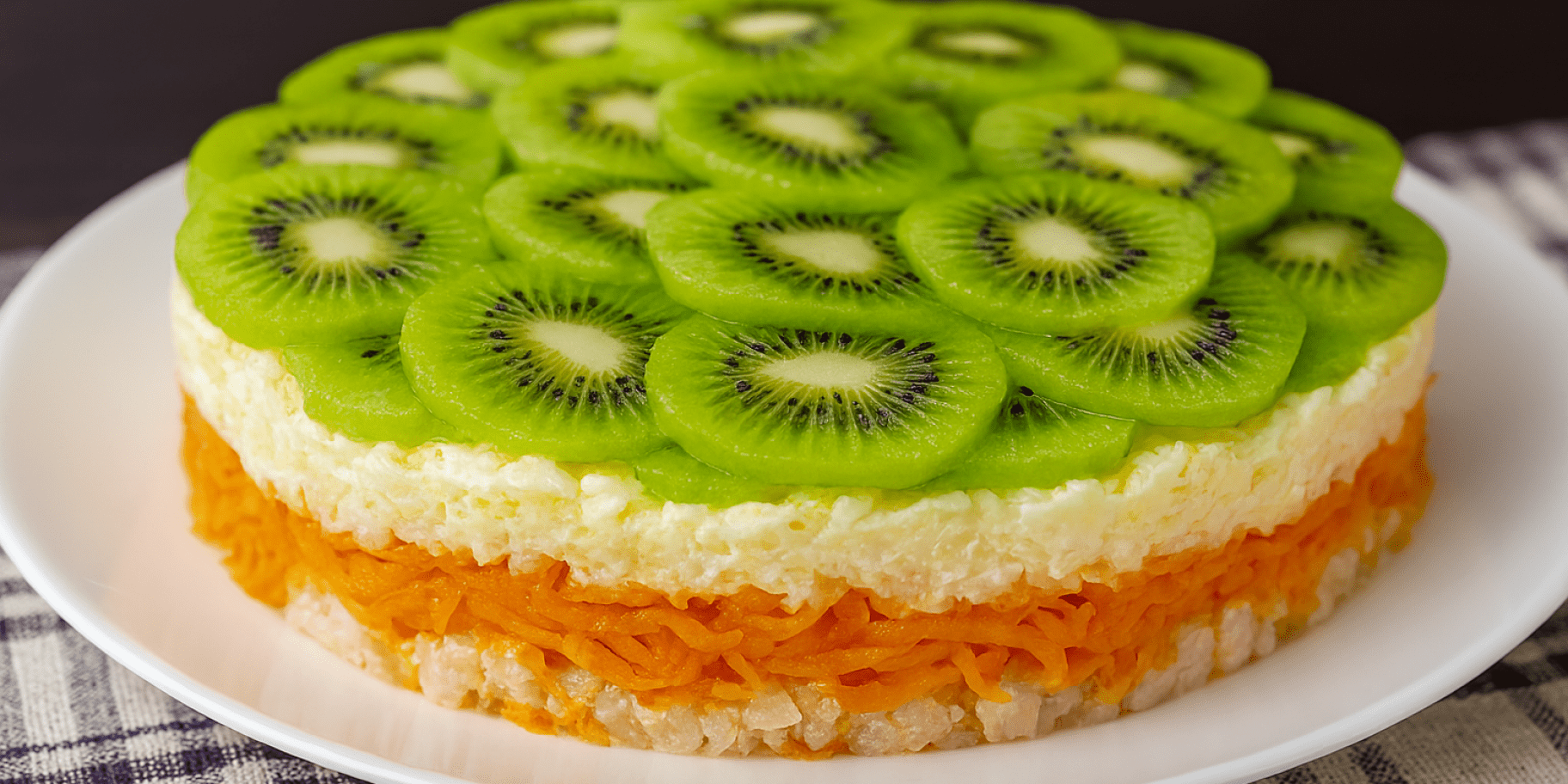 Салат з куркою, морквою по-корейськи та ківі