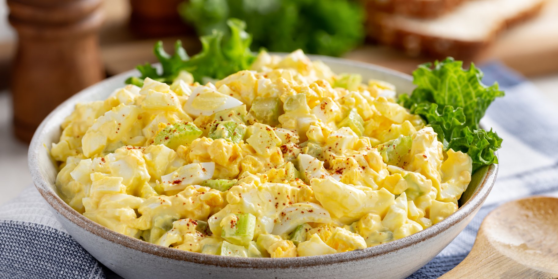 Салат из яиц и лука