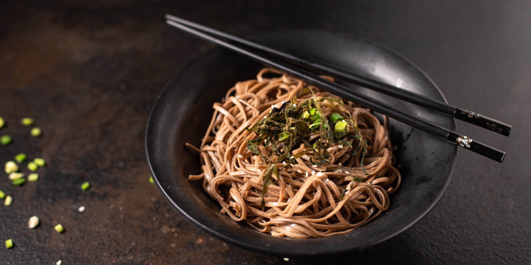 Соба с кунжутом и базиликом