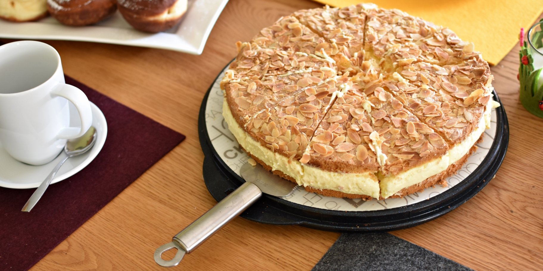 Торт з мигдалем