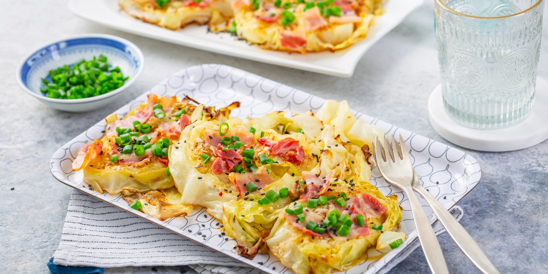 Стейки з молодої капусти