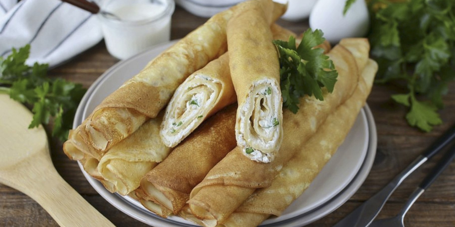 Налисники із сиром, зеленню та часником