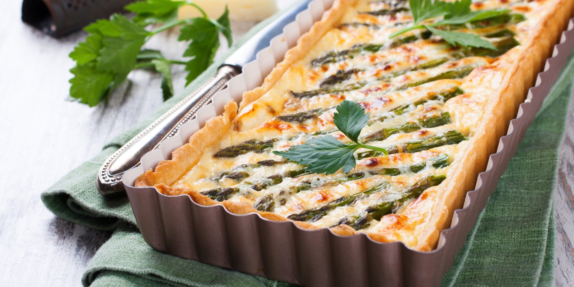Тарт зі спаржею та беконом