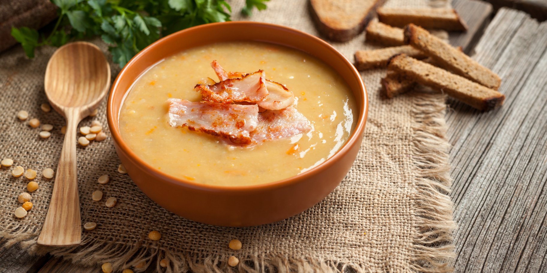 Гороховий суп із шинкою