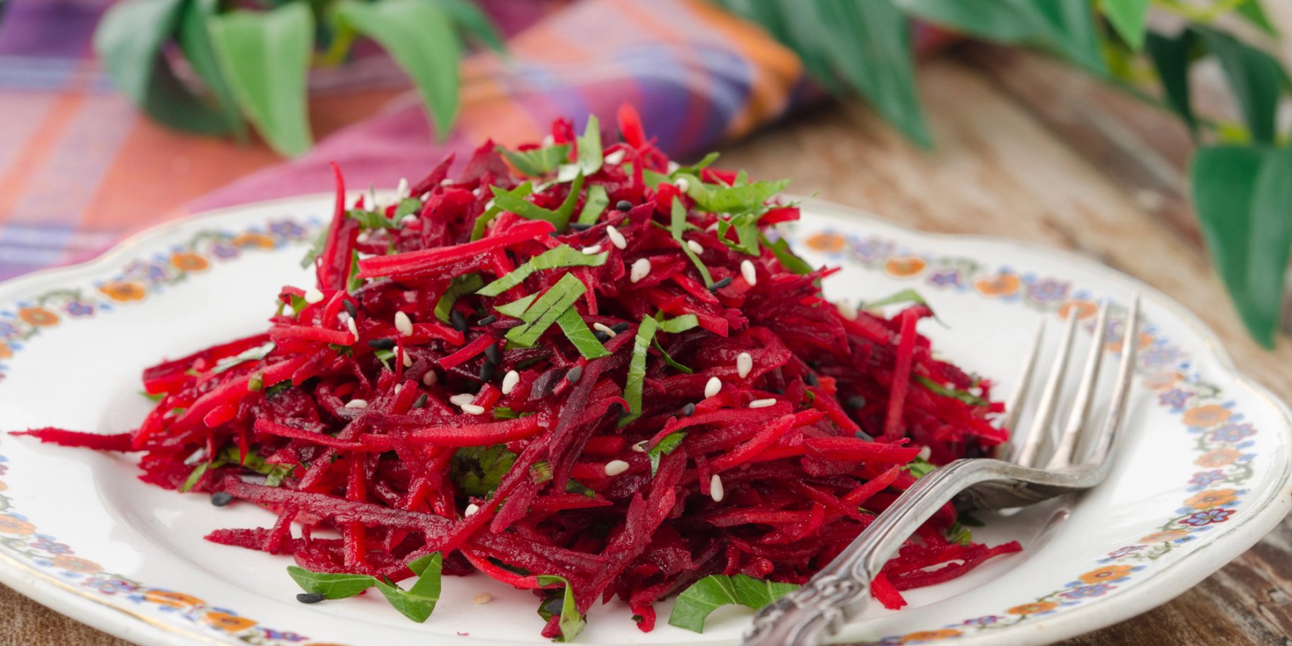 Вітамінний салат з буряка, моркви і яблук