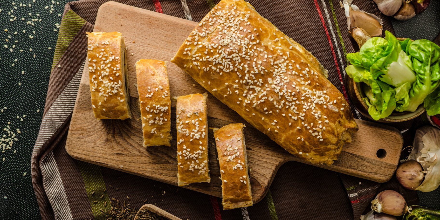 Струдель із яблук і м'яса