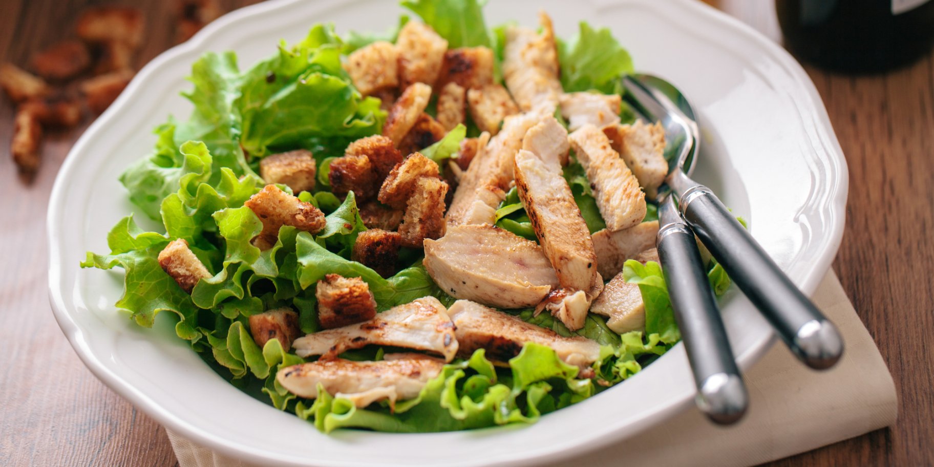 Салат с уткой гриль и пармезаном.