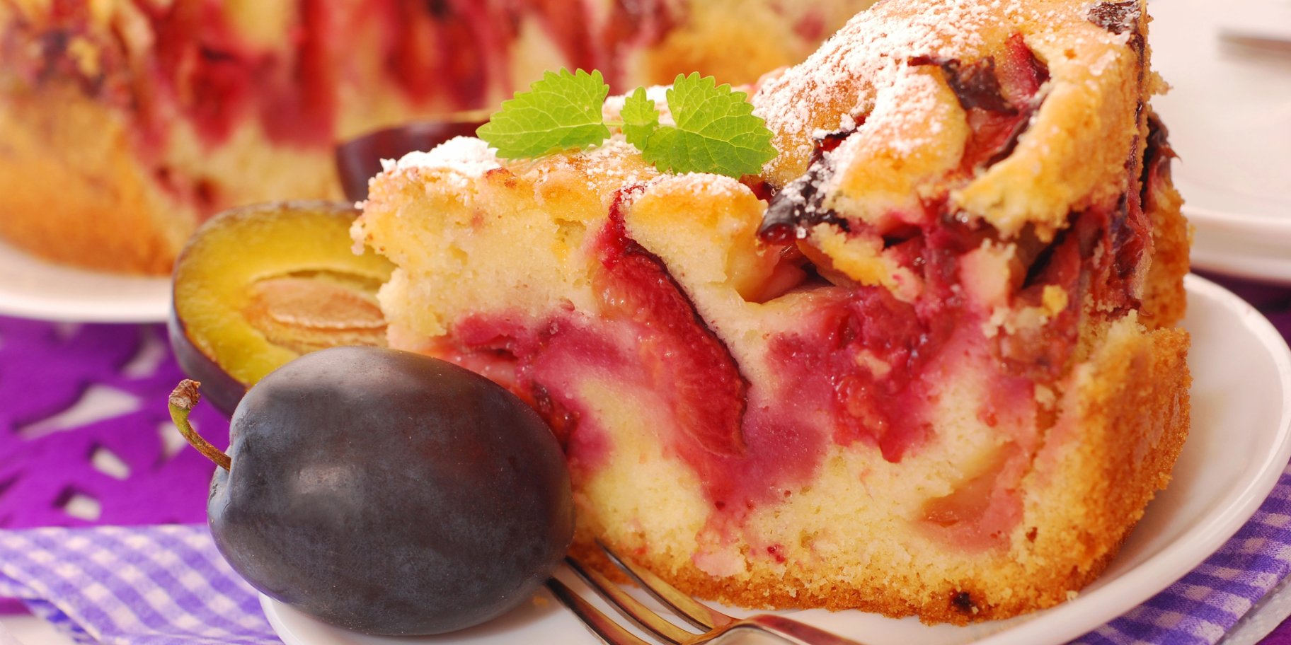 Сметанний кекс зі сливою та шоколадом