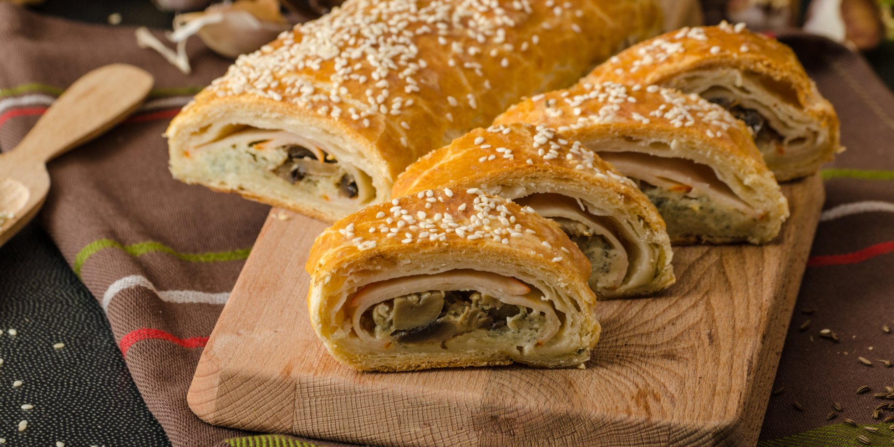 Завиванець з грибами та сиром