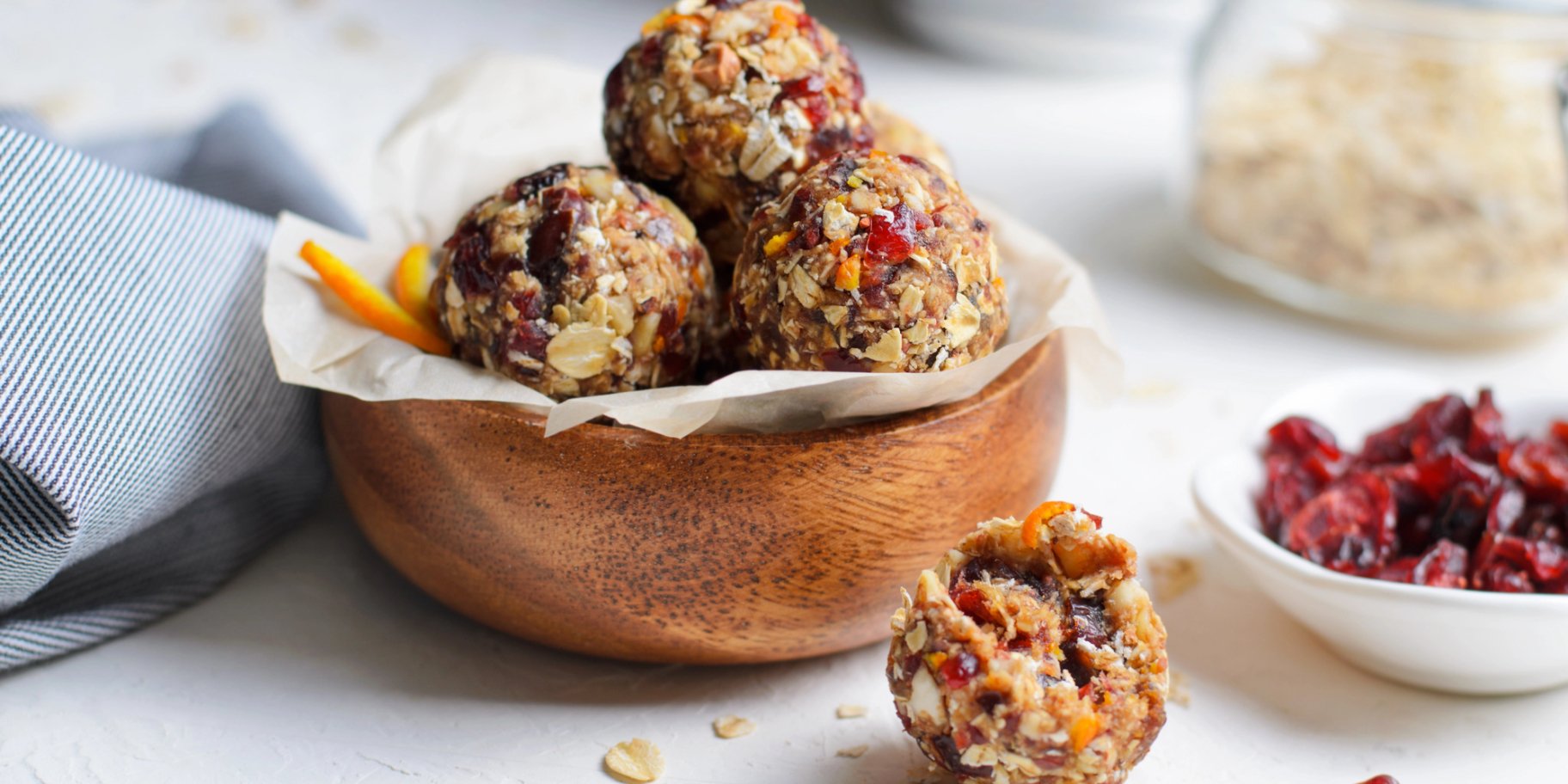 кульки з горіхами та сухофруктами