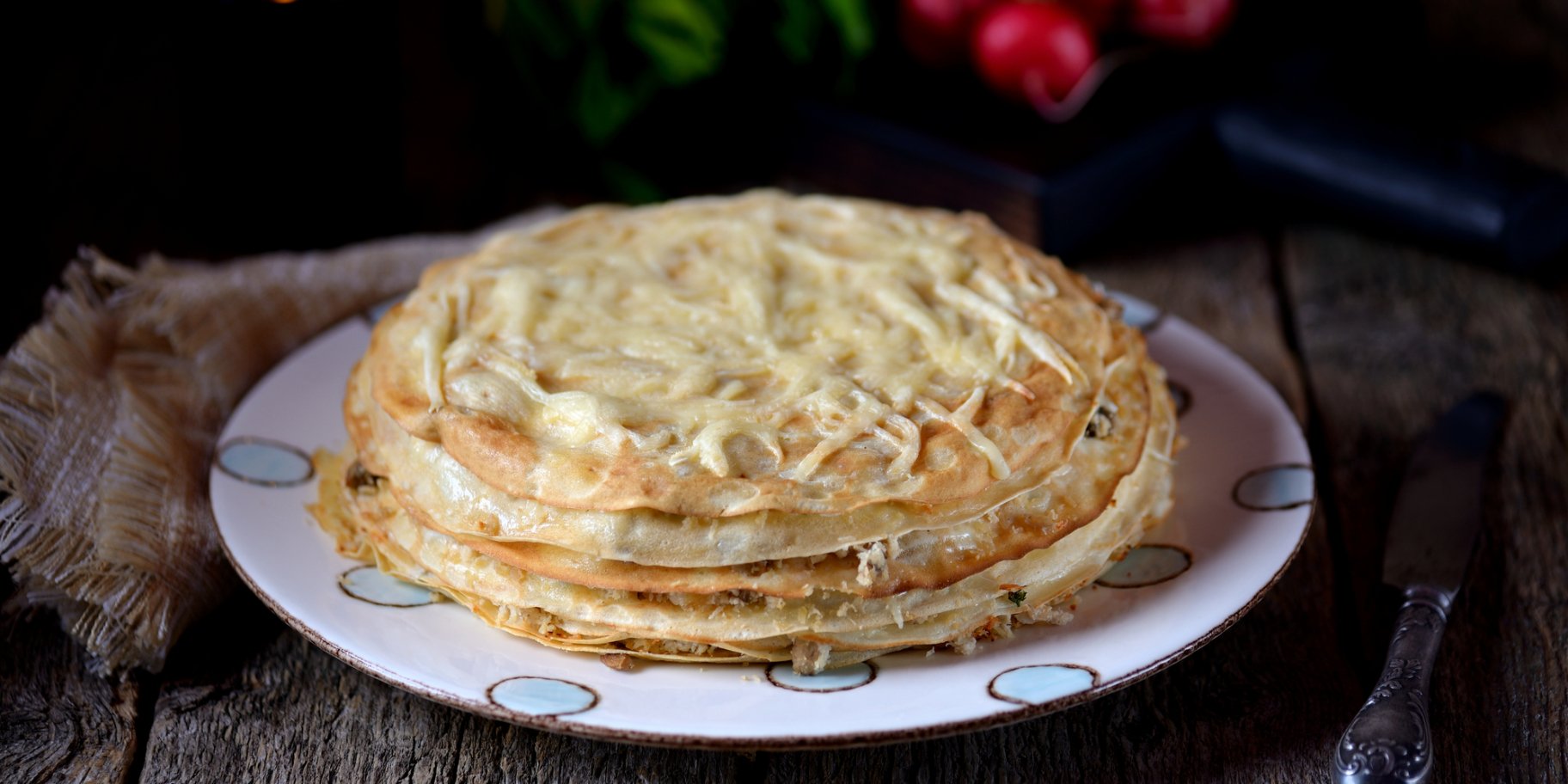 Блинный пирог с рыбой