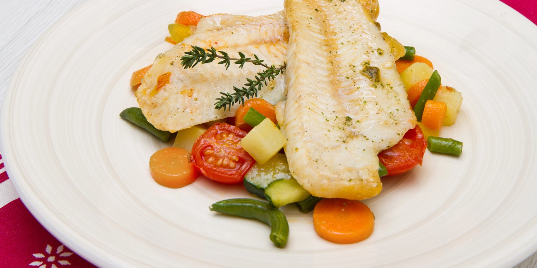 Запечений хек з овочами