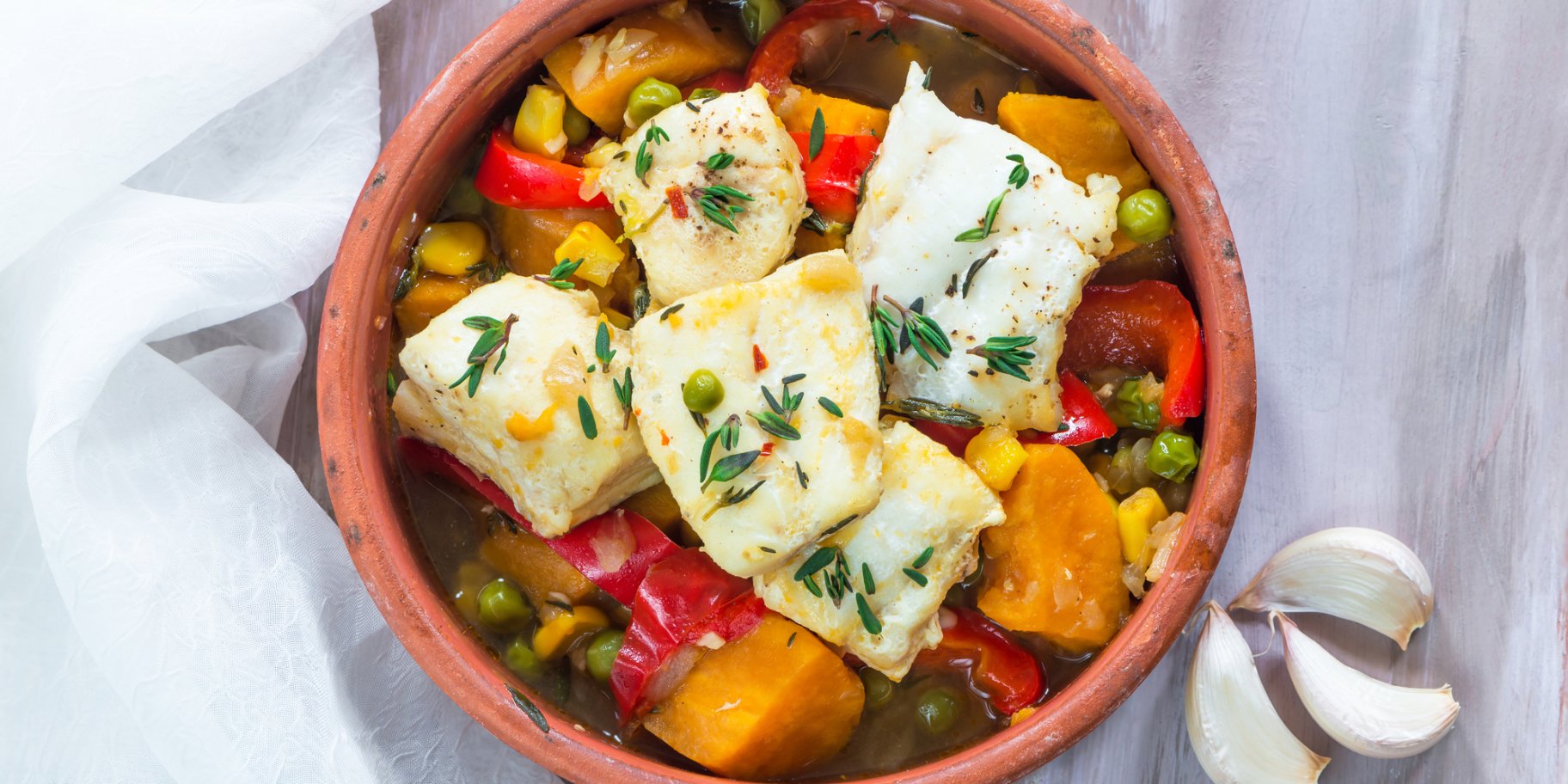 Тріска з овочами на пару