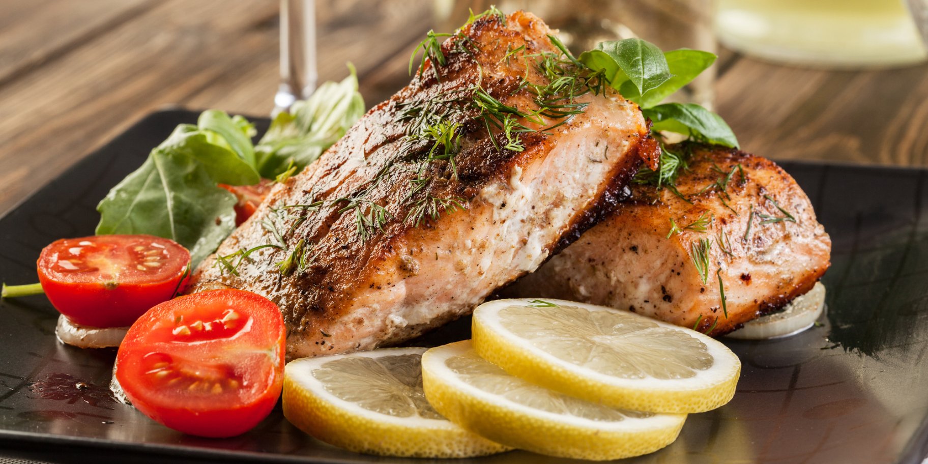 лосось с томатами и лимоном