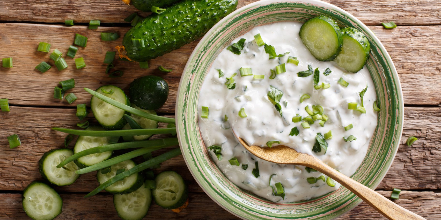 Йогуртовый соус с огурцами