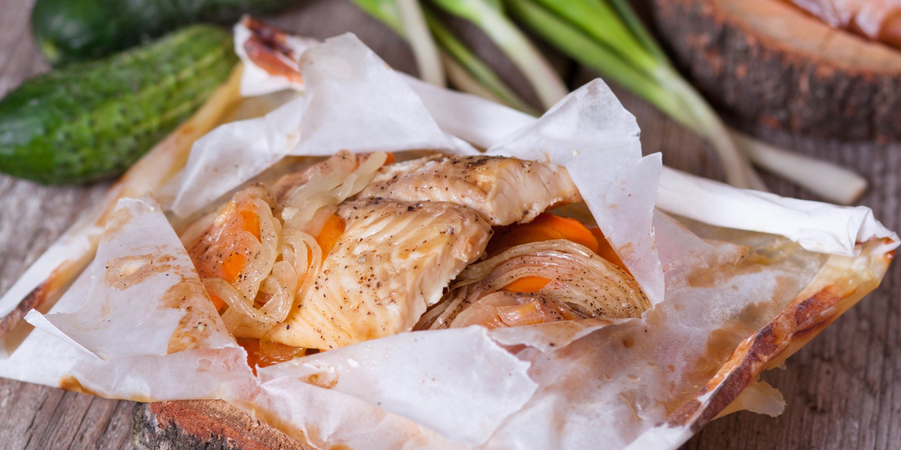 Рыба на подушке с рисом и овощами