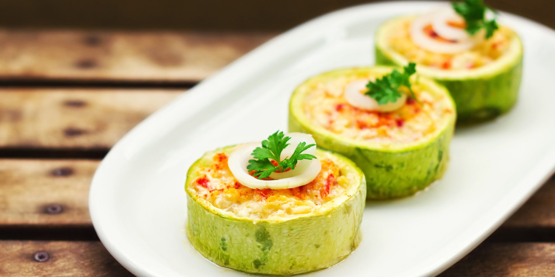 Кабачки, фаршированные грибами и овощами