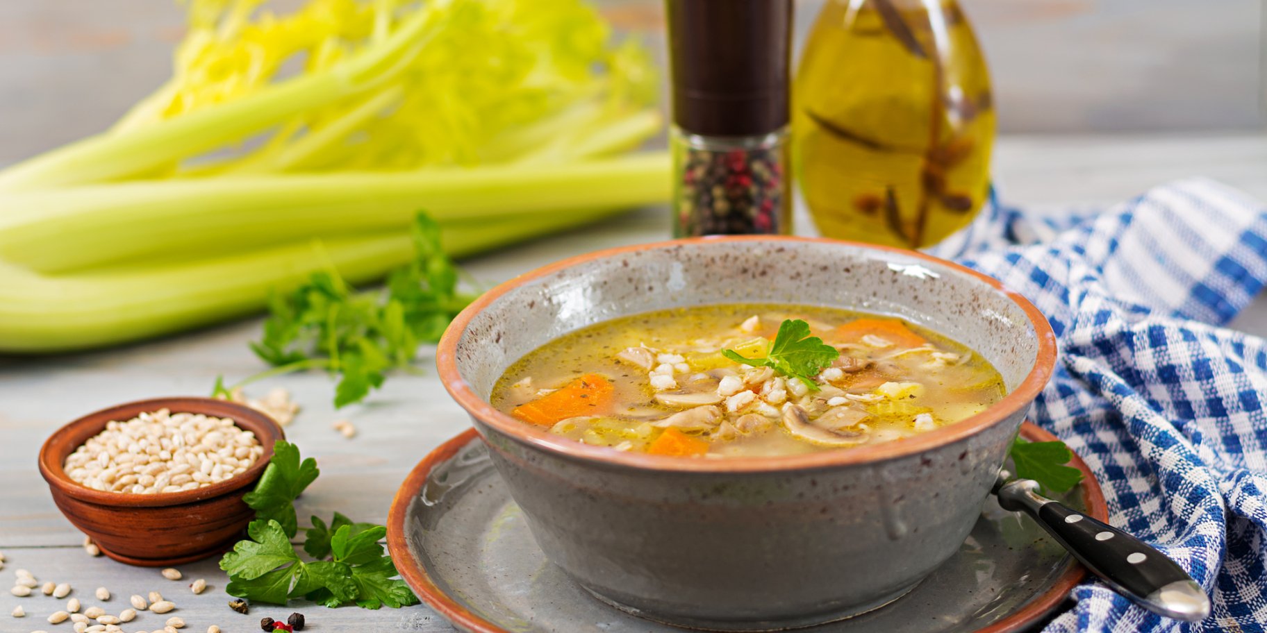 Перловий суп з куркою