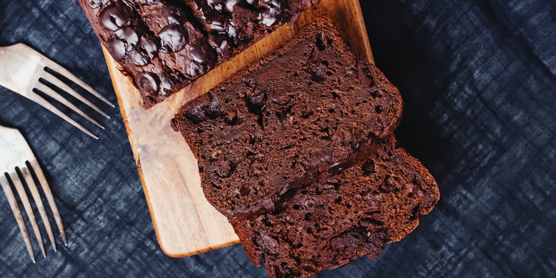 Шоколадний пиріг зі згущеним молоком