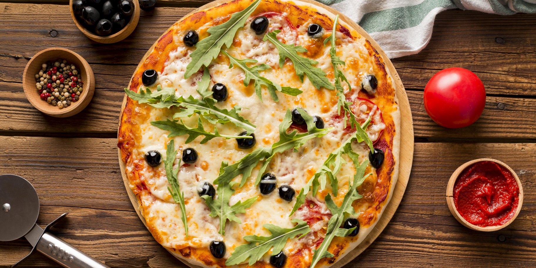 Пицца с рукколой и оливками