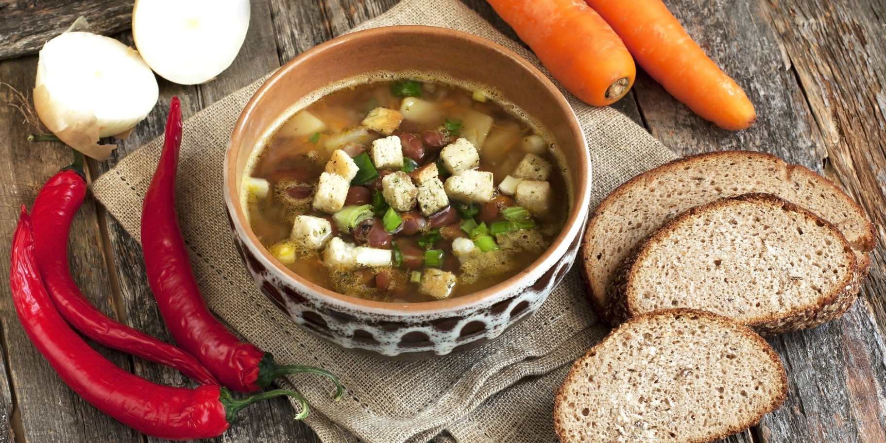 Суп з беконом та квасолею