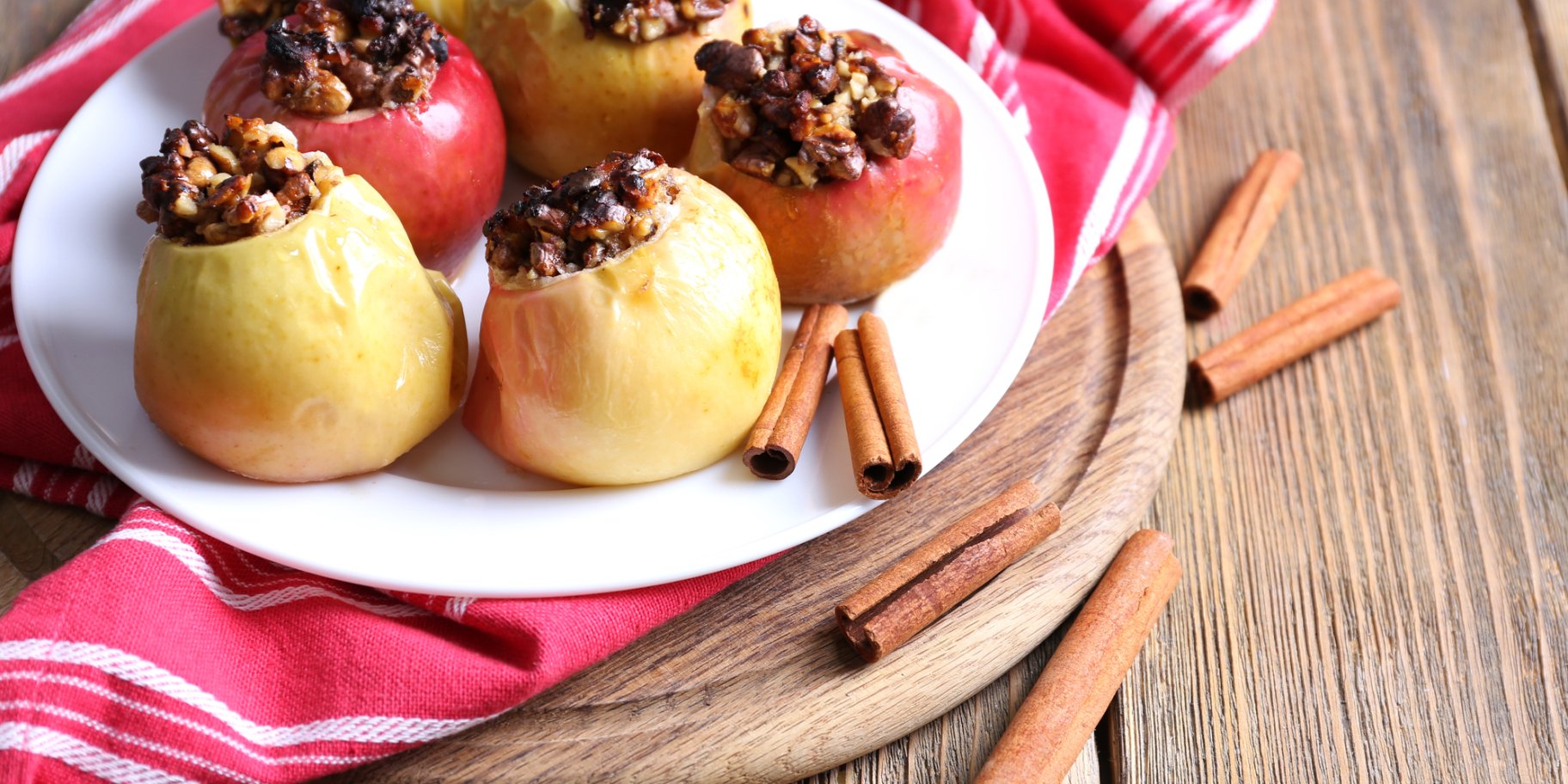 Яблоки запеченные с орехами