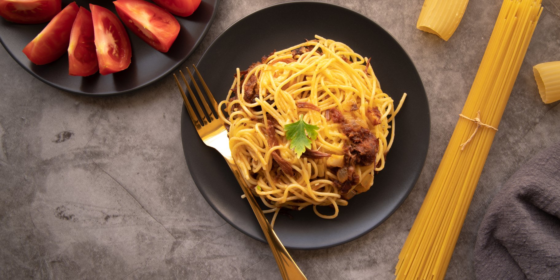 Спагеті з тушонкою