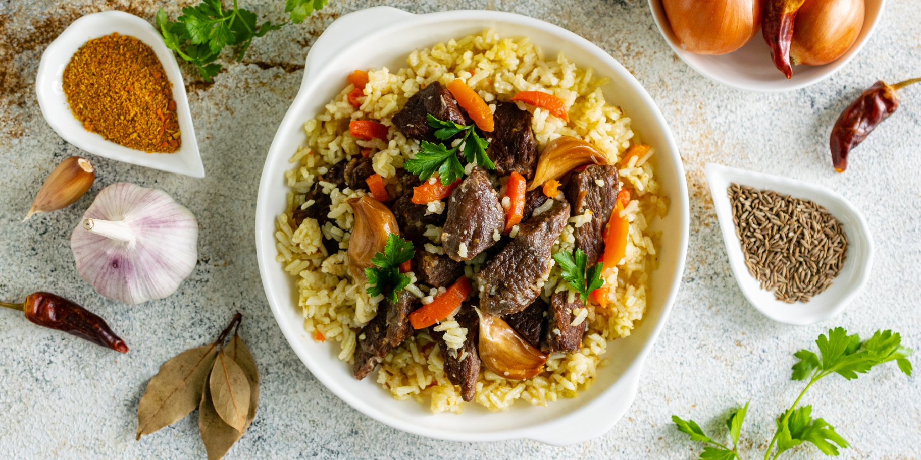 Плов з м’ясом у каструлі