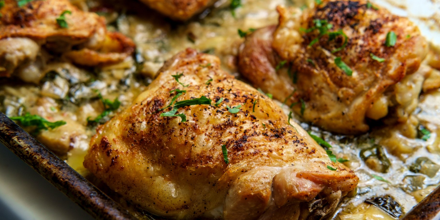 Курячі стегенця, фаршировані шпинатом та фетою