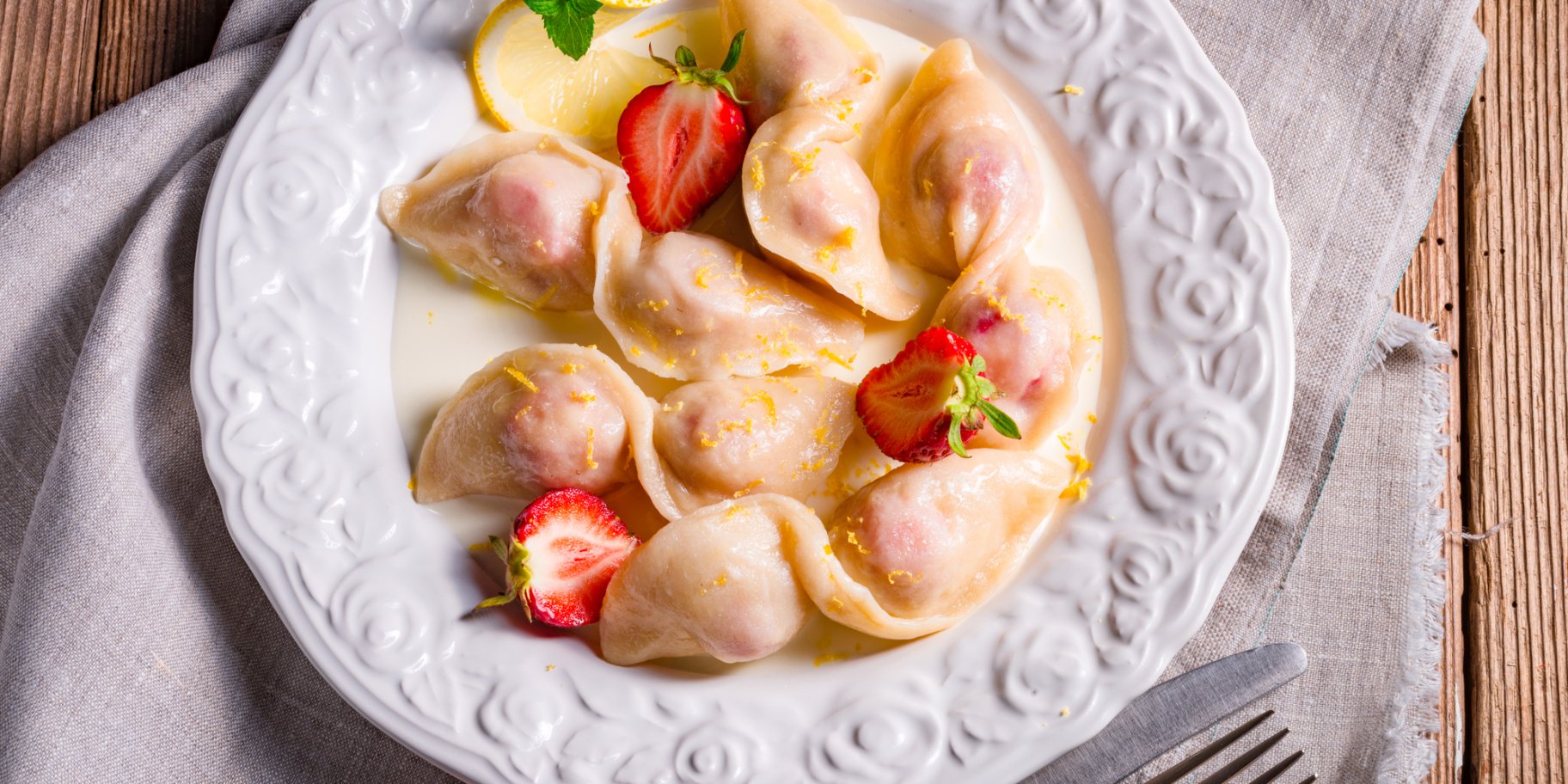 Парові вареники з полуницею