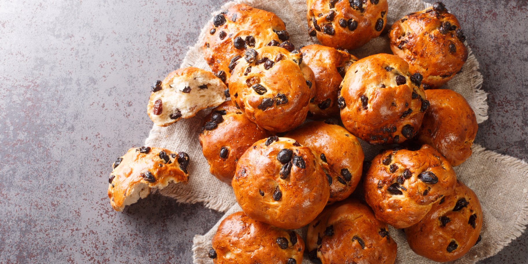 Англійські булочки зі смородиною