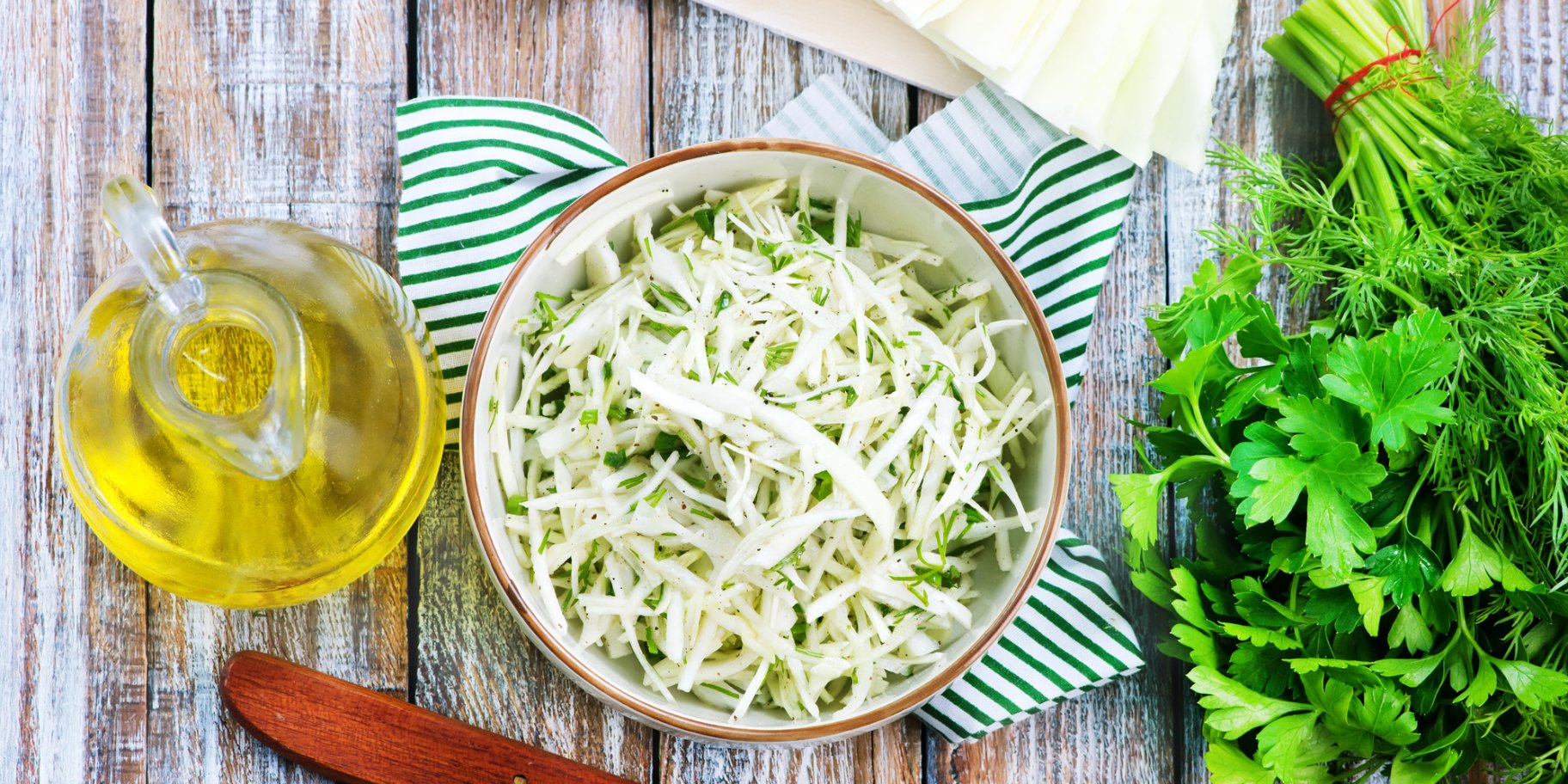 Салат из капусты и кольраби