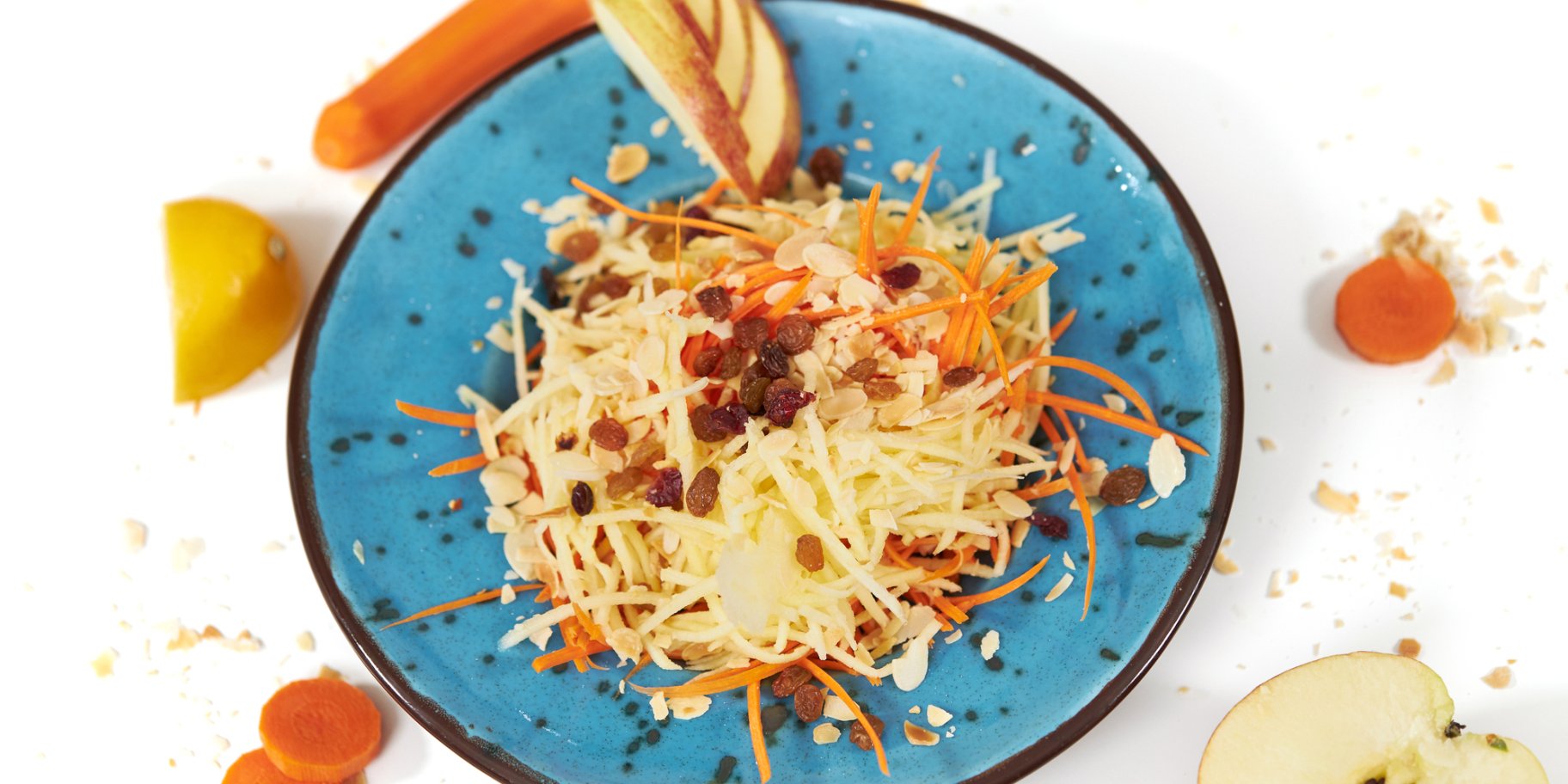 Салат з моркви, яблук та родзинок