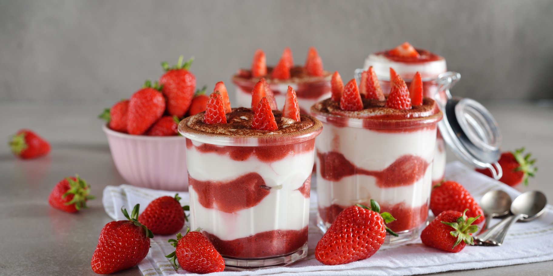 Полуничний трайфл із кремом