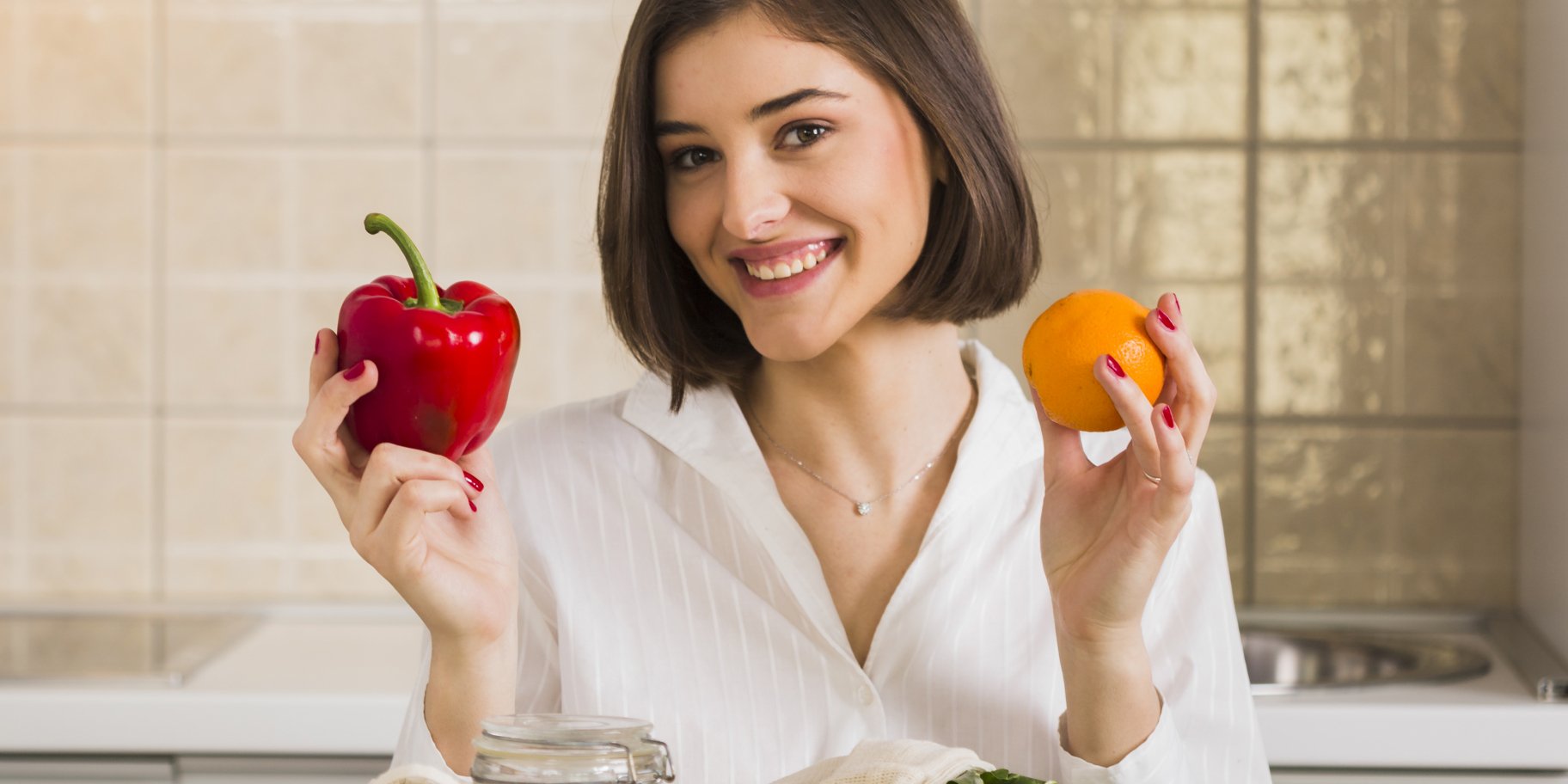 Дівчина на кухні