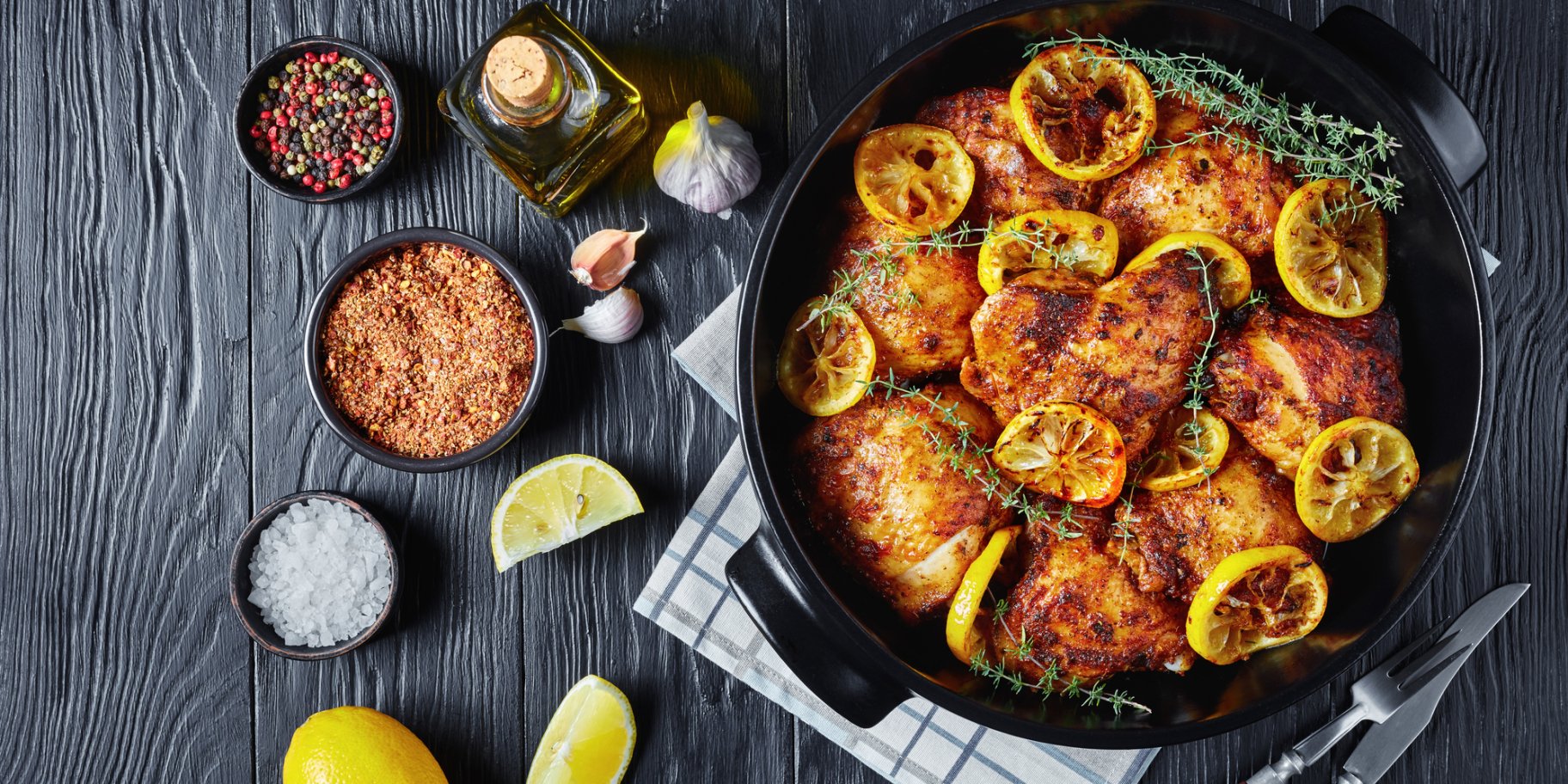 Курка з травами та цитрусами